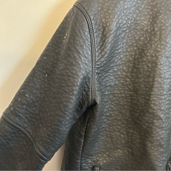 Abercrombie & Fitch • Cropped Fittes Vegan Leather Biker Jacket - Picture 6 of 6